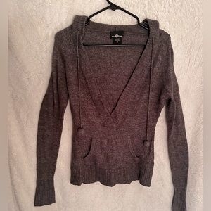 Cute sweater with opening in front, and a pouch to keep hands warm.